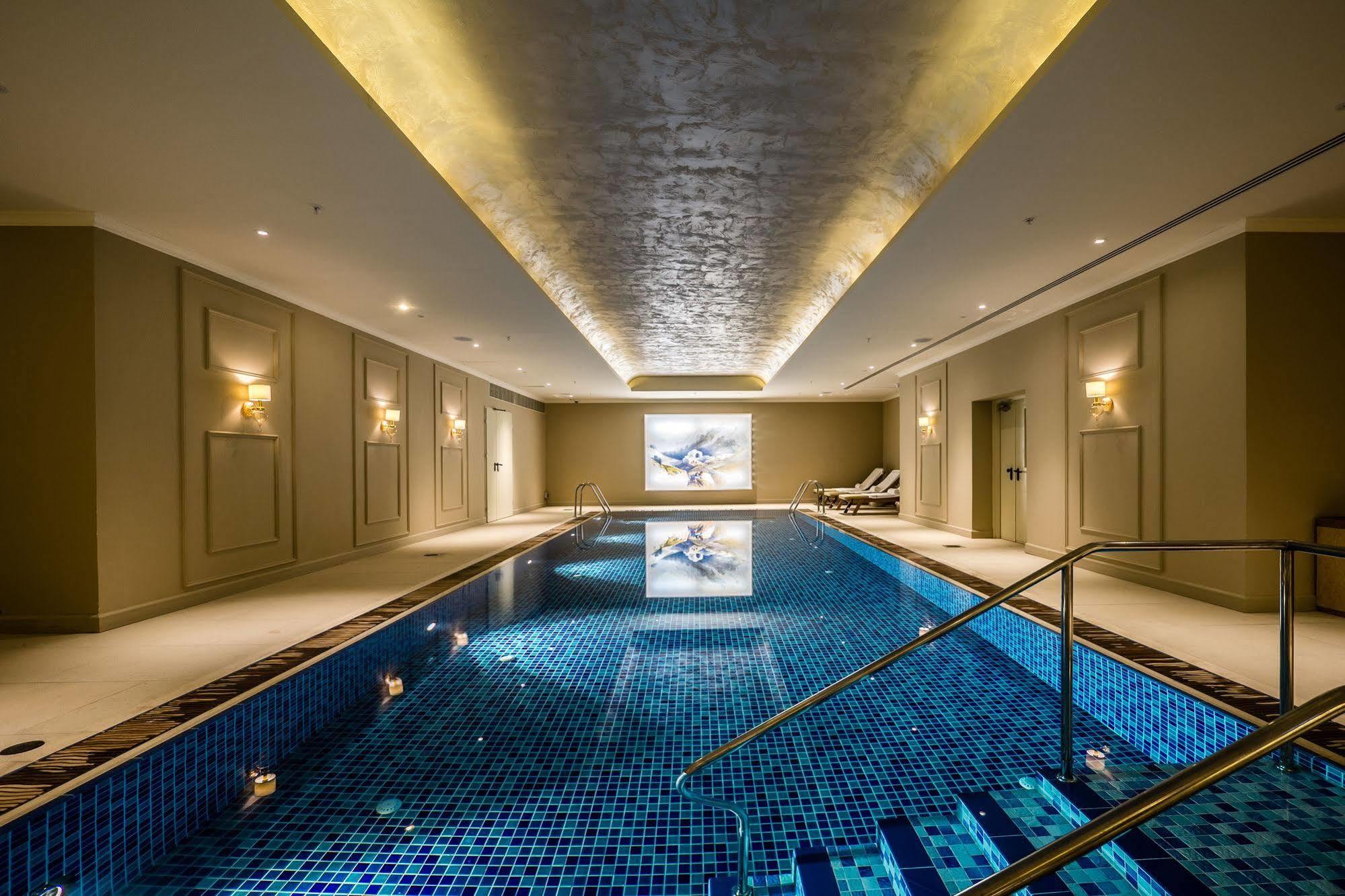 Herbert Samuel Kudüs Dış mekan fotoğraf The swimming pool at The Landmark
