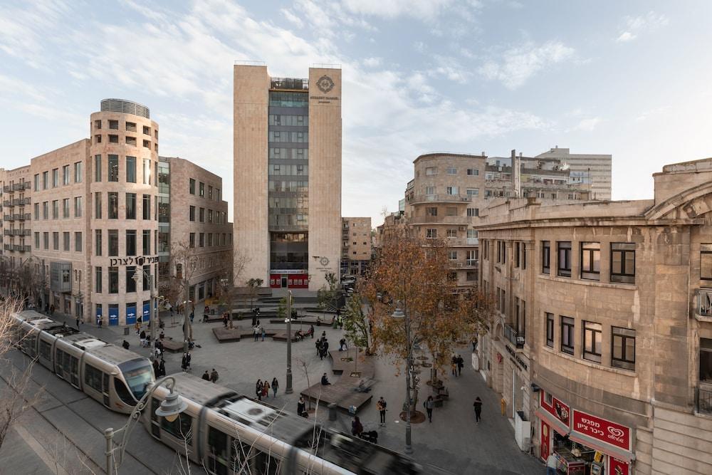 Herbert Samuel Kudüs Dış mekan fotoğraf The main square of the university